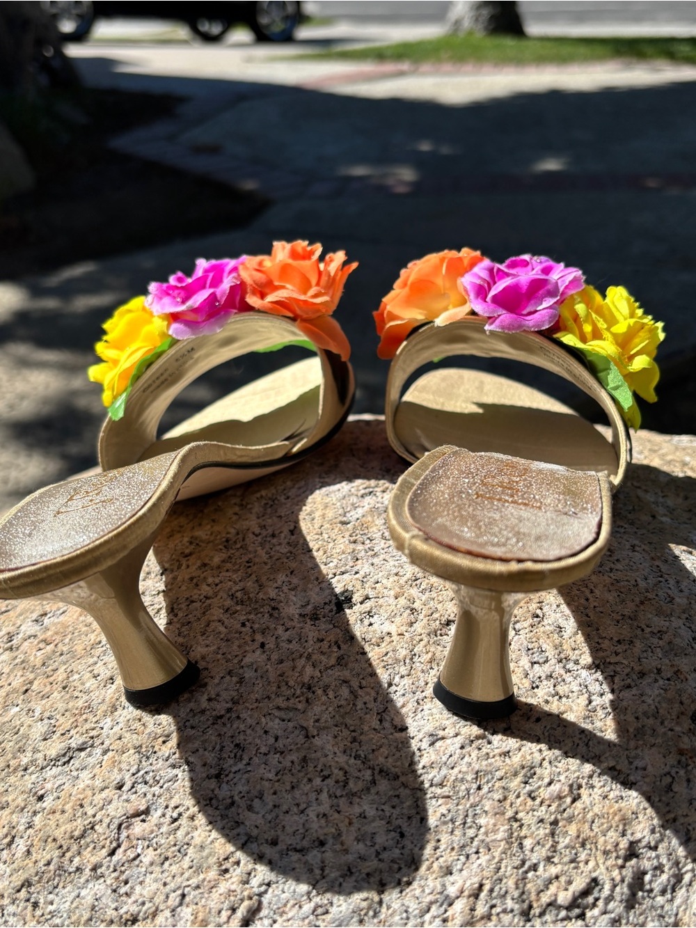 Women’s Size 8.5. J. Renee Gold Floral Slide Heels with Multicolor Flowers - Picture 5 of 11